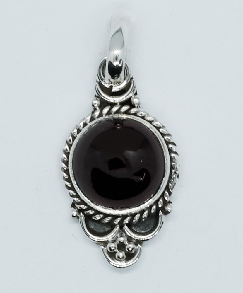 Silver Pendant Garnet 10x10 mm