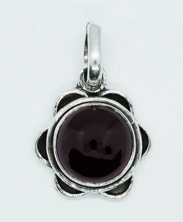 Silver Pendant Garnet 10x10 mm