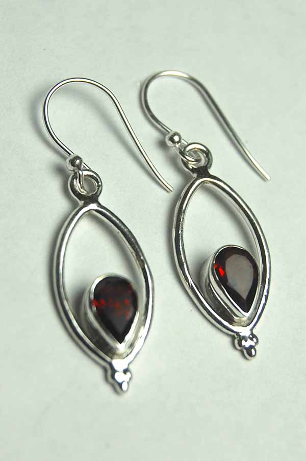 Silver Earring Drop Garnet