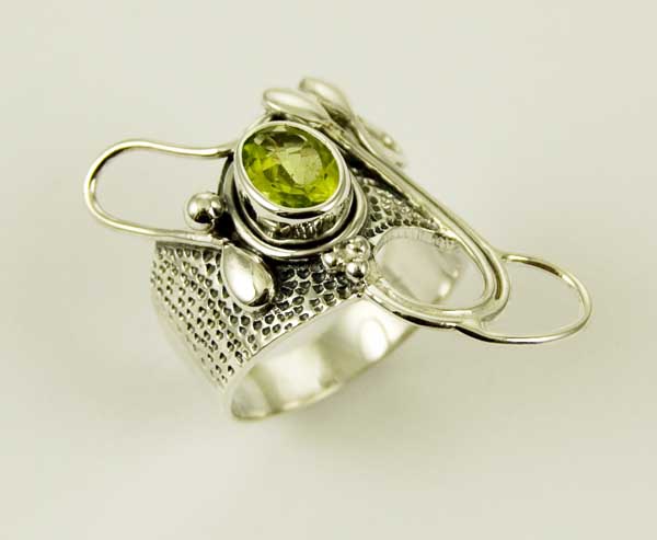 Ring Silver Peridot Cut Stone