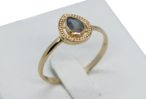 Gold PL Ring Peardrop Labrador