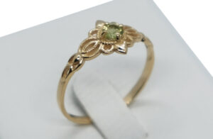 Gold PL Ring Flower Peridot