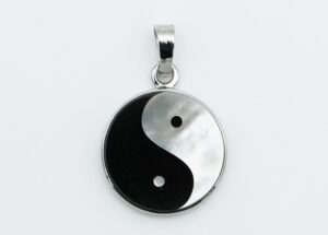 Pendant YY Black White Shell